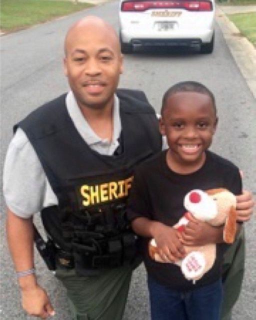 HE FOUND MY SON WALKING ALONE WITH A STUFFED DOG—AND DIDN’T CALL CPS