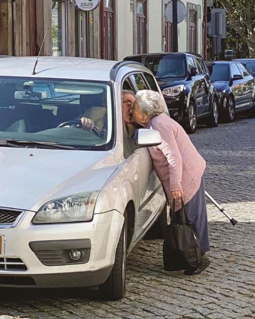 SHE USED TO KISS HIM THROUGH THE CAR WINDOW—NOW SHE WALKS TO THE MARKET BY HERSELF